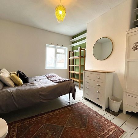 Charming Cottage Retreat With Garden - Sleeps 12 Бристол Екстериор снимка