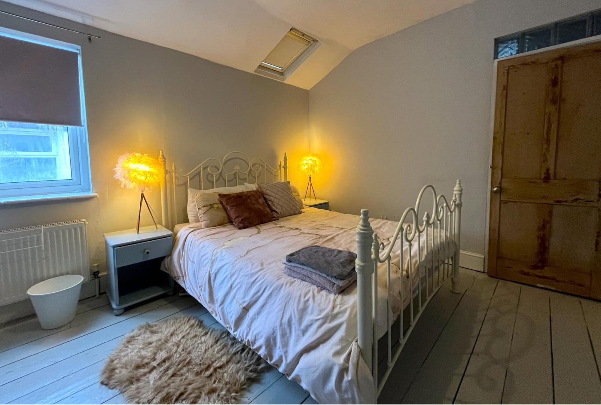 Charming Cottage Retreat With Garden - Sleeps 12 Бристол Екстериор снимка
