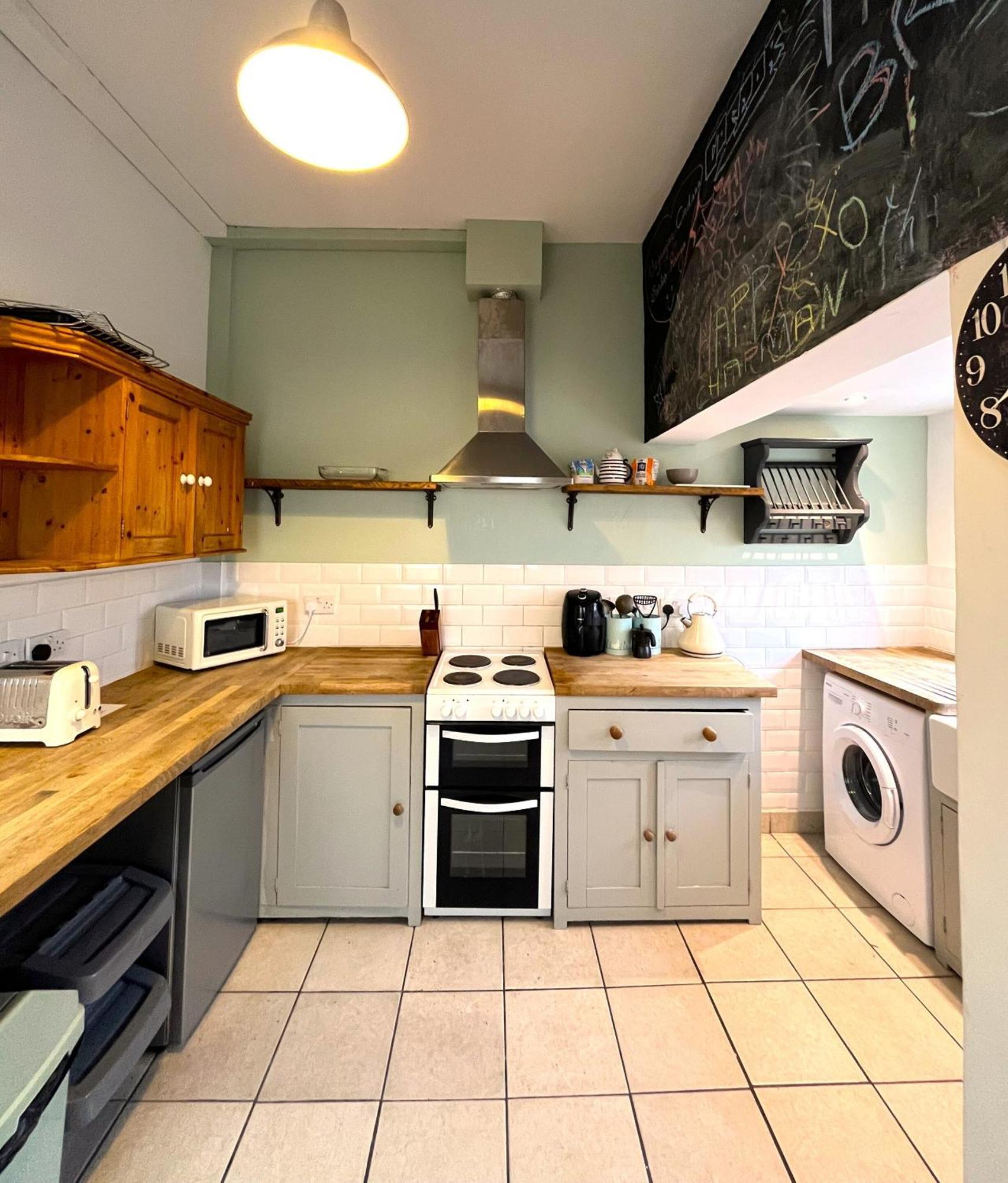 Charming Cottage Retreat With Garden - Sleeps 12 Бристол Екстериор снимка