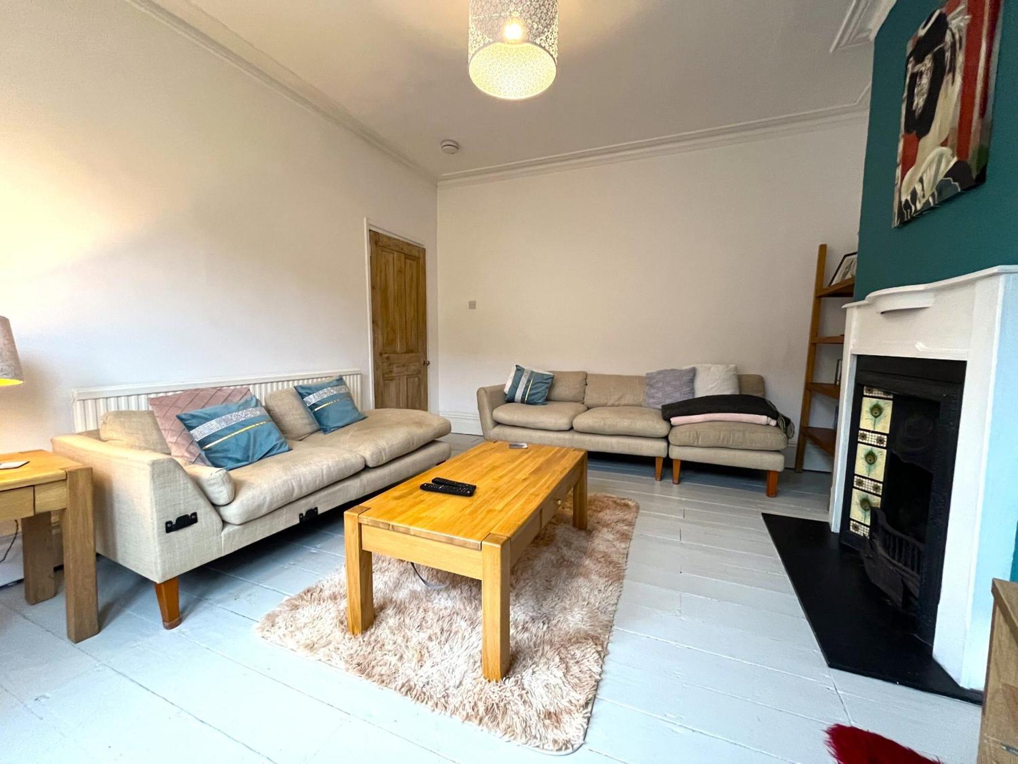 Charming Cottage Retreat With Garden - Sleeps 12 Бристол Екстериор снимка