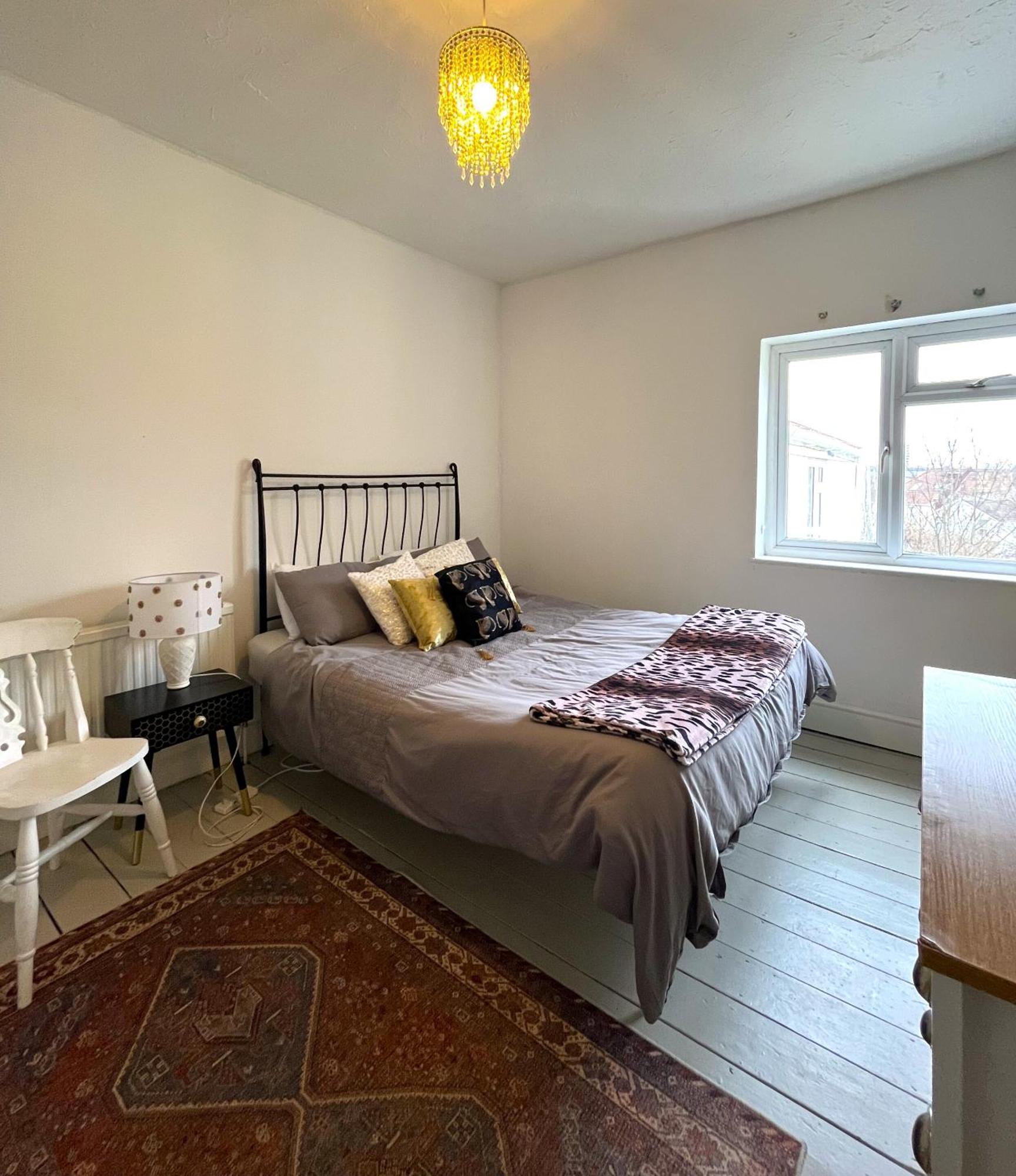 Charming Cottage Retreat With Garden - Sleeps 12 Бристол Екстериор снимка